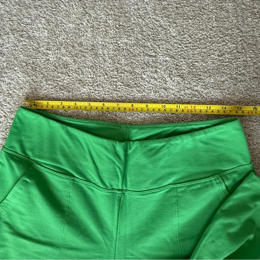 Women with Control Wicked Bermuda shorts in green - Picture 2 of 9